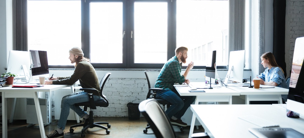 bureau de travail dans openspace